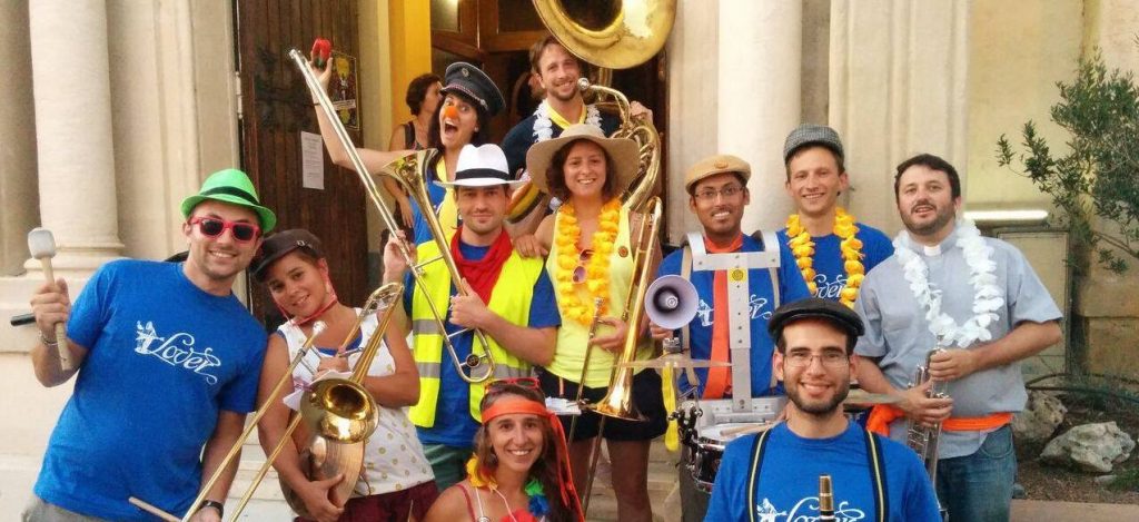 fanfare anuncio